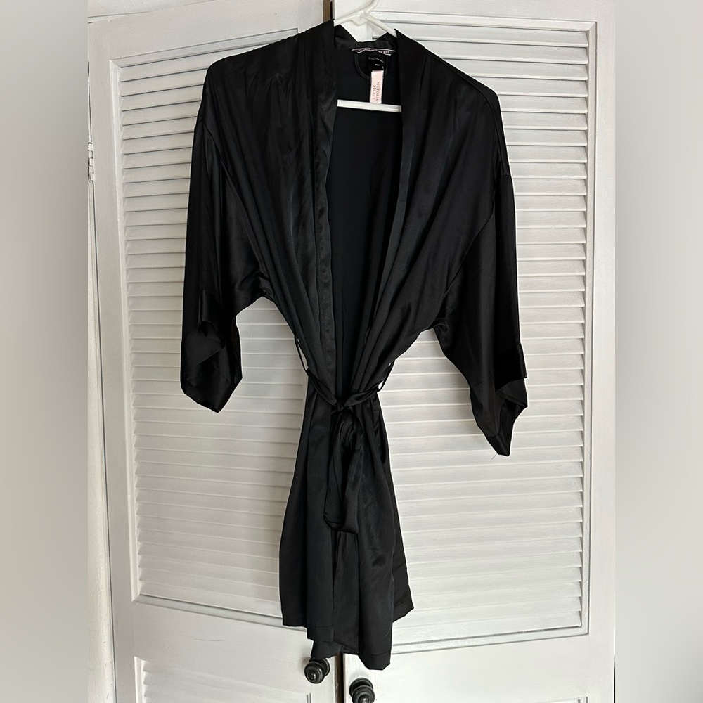 Brand new black Victoria’ Secret short, light weight robe